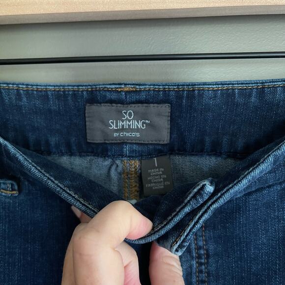 CHICO'S So Slimming Jeggings Size 8 Jean Leggings Dark Blue Wash Stretch Classic - Picture 10 of 16